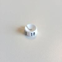 MB wit/zwart 18 voor op kledinghanger - thumbnail