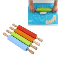 kn055 massief houten handvat silicone deegroller non-stick voedsel knoedel stok lengte: 29cm willekeurige kleur levering - thumbnail