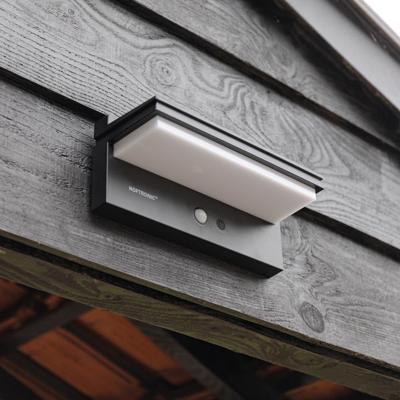 Veda LED Solar wandlamp met PIR sensor schemerschakelaar 4 lichtstanden 75 LEDS 2700K warm wit IP65