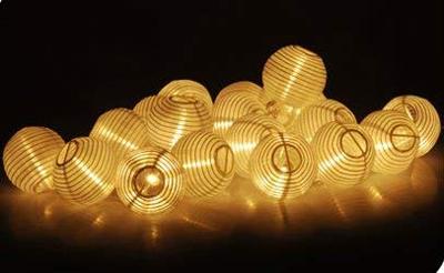 Feestverlichting 20 Lampions Indoor/Outdoor (10.75 m.) Feestverlichting 20 Lampions Indoor/Outdoor (10.75 m.)