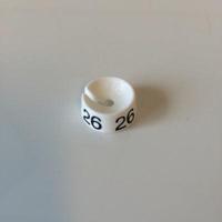 MB wit/zwart 26 voor op kledinghanger - thumbnail