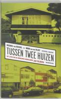 Tussen twee huizen - H. van der Vlist, M. van Kessel - Paperback (9789054291428) - thumbnail