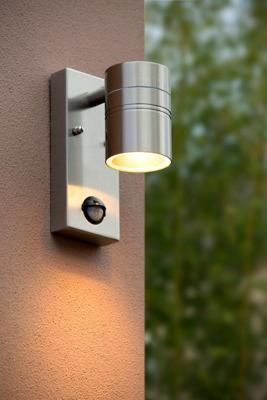 Lucide ARNE-LED IR - Wandspot / Wandlamp Binnen/Buiten - Ø 6,3 cm - LED - GU10 - 1x5W 2700K - IP44 - Beweging & dag/nacht sensor - Mat chroom Lucide ARNE-LED IR - Wandspot / Wandlamp Binnen/Buiten - Ø 6,3 cm - LED - GU10 - 1x5W 2700K - IP44 - Beweging & dag/nacht sensor - Mat chroom