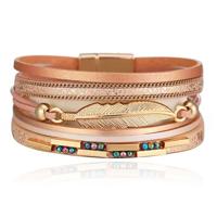 Deja Armband goudkleurig beige met veer en strass - thumbnail