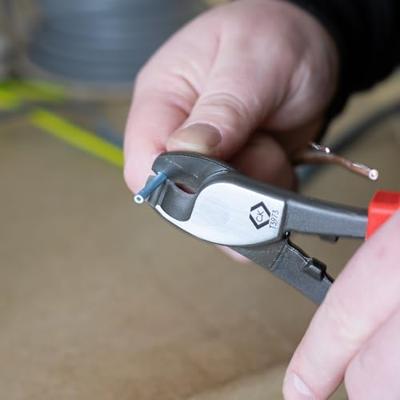 C.K T3973 210 T3973 210 Kabelsnijder Geschikt voor (striptechniek) Aluminium- en koperkabel, een- en meerdraads 11 mm