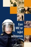 Een me-er kijkt achterom - A. van Stuijvenberg - ebook - thumbnail