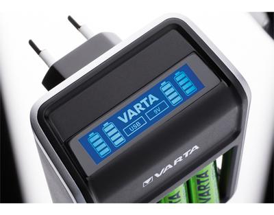 Varta 57687101441 Plug Charger+, lader voor accu’s in AA/AAA/9V en USB-apparaten, laden via individuele laadschacht, incl. 4x AA 2100mAh accu, zwart