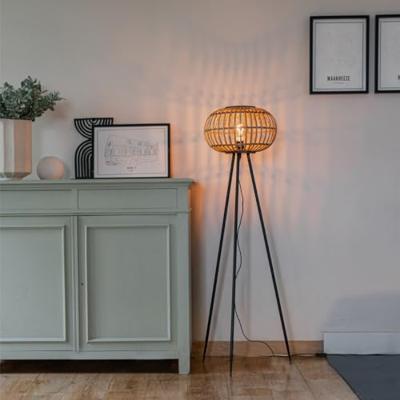 QAZQA Oosterse tripod vloerlamp bamboe - Amira QAZQA Oosterse tripod vloerlamp bamboe - Amira