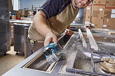 Bosch Blauw GHO 12 V-20 Accu schaafmachine met 2 accu&apos;s 3.0Ah - 06015A7001