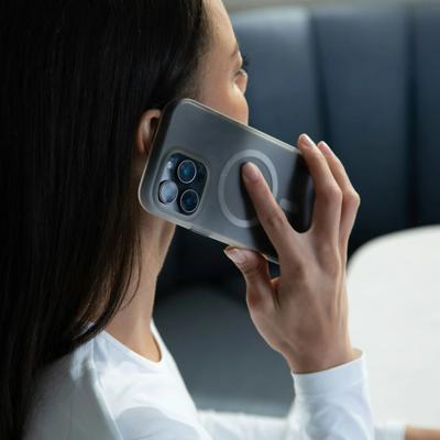 Incase Halo hoesje iPhone 16 Pro - Oil Slick Smoke