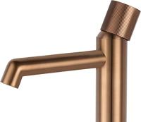 Ben Engraved Line verhoogde wastafelkraan Geborsteld koper - thumbnail