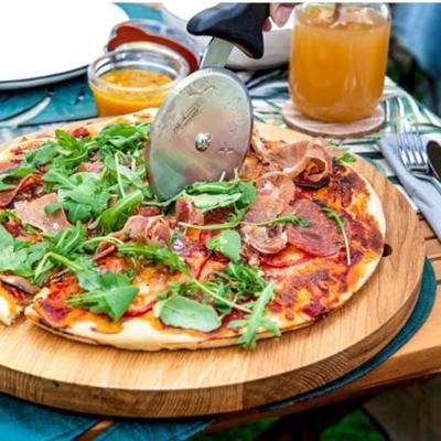 Geperforeerde pizzaplaat en wielset - FACKELMANN PROFESIONAL - 32 cm