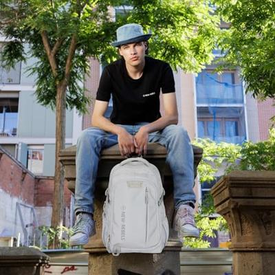 New Rebels Vince Gilbert Lichtgrijs 27L Rugtas Waterafstotend Laptop 15.6" New Rebels Vince Gilbert Lichtgrijs 27L Rugtas Waterafstotend Laptop 15.6"