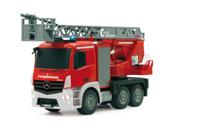 Jamara Brandweerwagen draaibare ladder Mercedes-Benz Antos 1:20 2,4GHz met spray - thumbnail