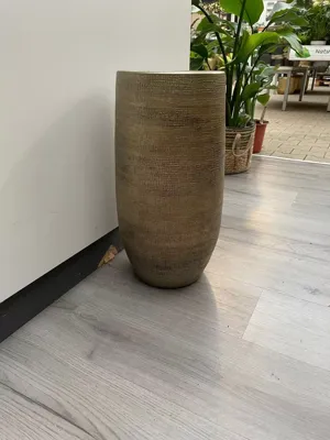 Vaas mira d26h50cm industrieel goud Vaas mira d26h50cm industrieel goud