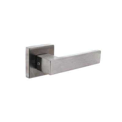 Intersteel deurkruk Amsterdam met rozet massief verdekt 53x53x10mm met nokken - RVS Intersteel deurkruk Amsterdam met rozet massief verdekt 53x53x10mm met nokken - RVS
