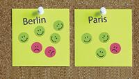 Avery rating dots, diameter 19 mm, rol met 250 stuks, smiley, rood - thumbnail