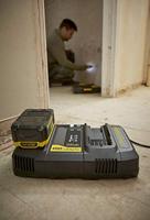 Dubbele lader - 18V 4A - Compatibel met alle V20-serie accu's - STANLEY FATMAX, SFMCB24-QW - thumbnail