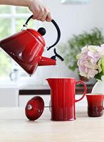 Le Creuset Fluitketel Kone - Kersenrood - 1.6 liter - inductie geschikt - - thumbnail