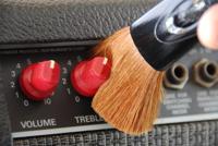 MusicNomad MN205 The Nomad Tool String, Body & Hardware Cleaning schoonmaakborstel voor gitaar en versterker - thumbnail