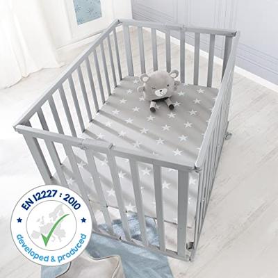 Opvouwbare babybox - ROBA - LITTLE STARS - 75 x 100 cm - Verstelbare hoogte - 4 geremde wielen - Taupegrijs gelakt hout - Sterrenpatroon