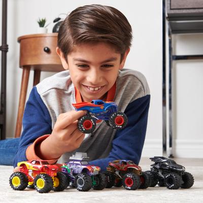 5-PAKKET GEGOTEN VOERTUIGEN 1:64 DC COMICS Monster Jam