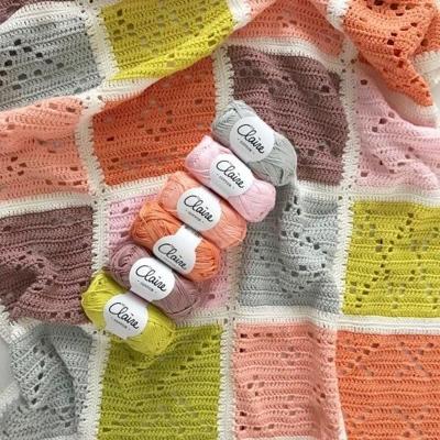 Haakpatroon byClaire Blokkendeken Ledikant Coral/Pink