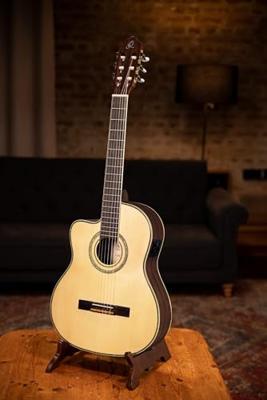 Ortega Family Series Pro RCE141NT-L Guitar E/A linkshandige klassieke gitaar met gigbag
