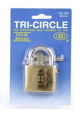 Tricircle Tri-circle hangslot 50mm - messing, 3 sleutels, 50mm beugel, goudkleurig Tricircle Tri-circle hangslot 50mm - messing, 3 sleutels, 50mm beugel, goudkleurig
