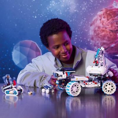 LEGO technic 42211 lunar outpost maanrover ruimtevoertuig