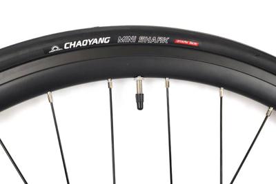 Chaoyang Mini Shark Band (28") 700x25c Zwart + Presta Binnenband 48mm Chaoyang Mini Shark Band (28") 700x25c Zwart + Presta Binnenband 48mm