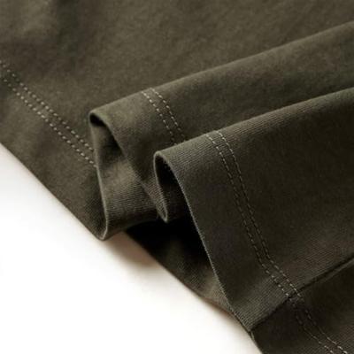 Kindershirt met lange mouwen voetbalspelerprint 140 kakikleurig Kindershirt met lange mouwen voetbalspelerprint 140 kakikleurig