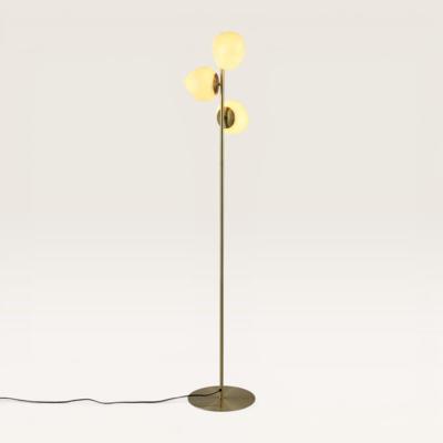 Staande lamp Elyndra crema ottone l - Met witte bollen van handgemaakt opaalglas en een gouden staander - Voor binnenshuis Staande lamp Elyndra crema ottone l - Met witte bollen van handgemaakt opaalglas en een gouden staander - Voor binnenshuis