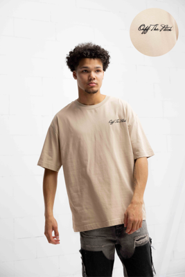 Off The Pitch Script Loose Fit T-Shirt Unisex Beige - Maat XXS - Kleur: Sand | Soccerfanshop