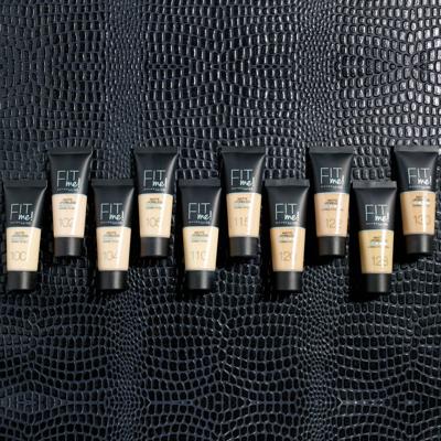 Maybelline Fit Me Matte + Poreless Foundation - 095 Fair Porcelain - Medium Dekkende Foundation met Matte Finish voor de Normale tot Vette Huid - 30 ml