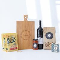 Borrelpakket met gegraveerde houten serveerplank - thumbnail