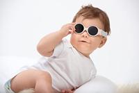 BEABA-zonnebril voor baby's van 0 tot 9 maanden oud roze - thumbnail