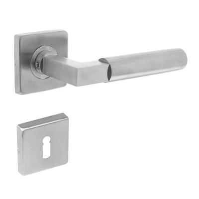 Deurkruk 0378 Bau-stil op rozet vierkant staal met 7mm nok met sleutelgatplaatjes RVS
