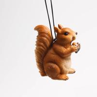 Eekhoorn hangend 8x4x6cm - thumbnail