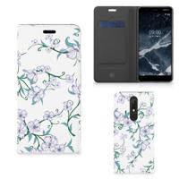 Nokia 5.1 (2018) Uniek Smart Cover Blossom White - thumbnail