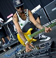 DR Strings NRE-10 Hi-Def Neon Red Medium 10-46 elektrische gitaarsnaren - thumbnail