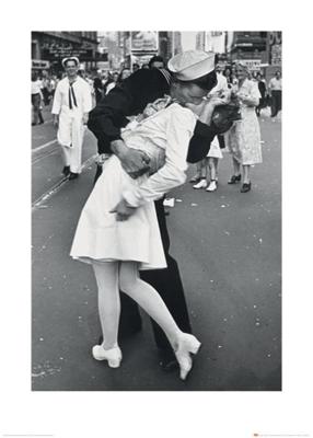Kunstdruk Time Life - War Time Kiss 50x70cm