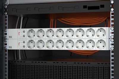 Bachmann 333.601 19 inch Stekkerdoos voor patchkast 1.5 HE Geaarde contactdoos Lichtgrijs Bachmann 333.601 19 inch Stekkerdoos voor patchkast 1.5 HE Geaarde contactdoos Lichtgrijs