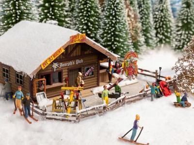 NOCH 0016220 H0 Winterdag figuren Geverfd, Staand