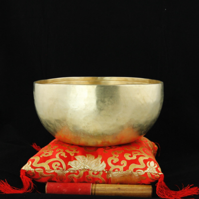 Handgemaakte Bronzen Klankschaal Nirmala 1050-1550 gram Handgemaakte Bronzen Klankschaal Nirmala 1050-1550 gram