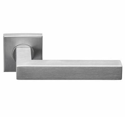 Formani Basics BSQ1-G deurkruk geveerd op vierkant rozet - mat RVS