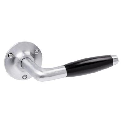 De Oude Deurklink Deurklink Klassiek geveerd in mat nikkel met rond rozet De Oude Deurklink Deurklink Klassiek geveerd in mat nikkel met rond rozet