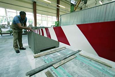 Tesa waarschuwingstape Universal, ft 50 mm x 66 m, rood/wit Tesa waarschuwingstape Universal, ft 50 mm x 66 m, rood/wit