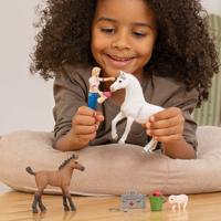 Schleich 42486 dierenarts op bezoek bij merrie en veulen - thumbnail
