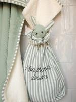 Personliseerbaar knuffeldoekje in biologisch katoenen mousseline ENVIE DE FRAISE saliegroen - thumbnail